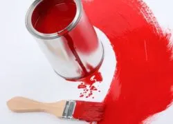 Как да премахнете петна от дрехи с боя
