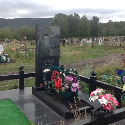 Как да изберем паметник на гроба на подробни инструкции