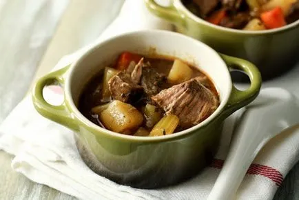 Както вкусни гасителни картофи с месо (супени лъжици растително масло) Как да се изнеса вкусни картофи с месо