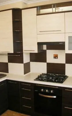 Както скрий или украсяват газовата тръба в кухнята