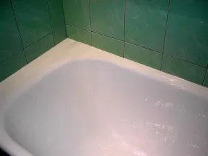 Как да се запечата на пропастта между ваната и стената, отколкото да се покрие, за да затворите (пропуски тюлени между банята и стената) Как да се запечата на пропастта между ваната и стената, отколкото да се покрие, за да затворите