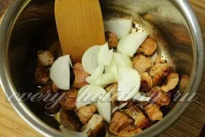 Картофена яхния с месо и гъби