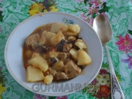 Картофена яхния с месо и гъби при подготовката на мъжете