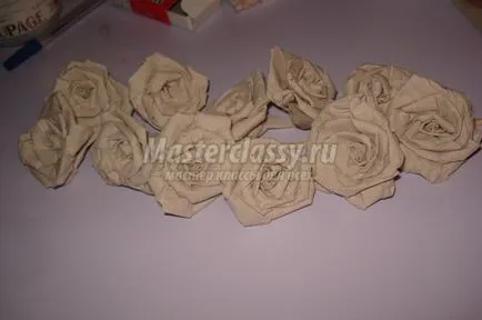Състав - реколта роза - на тоалетна хартия (композиция) Състав - реколта роза - от тоалетна хартия