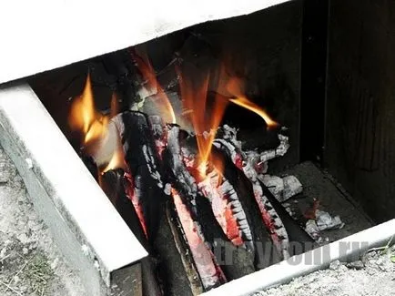 Smokehouse на барабани с ръцете си (им) Smokehouse от цевта с ръцете си