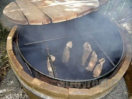 Smokehouse на барабани с ръцете си (им) Smokehouse от цевта с ръцете си