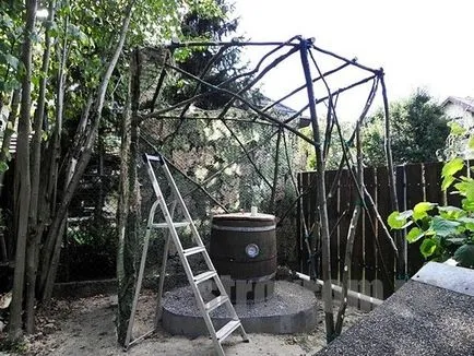 Smokehouse от цевта с ръце (ръцете) Smokehouse от цевта с ръцете си