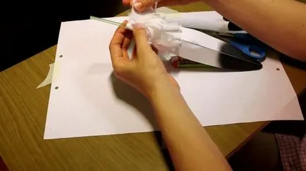 Индийски костюм с индийски перце прическа