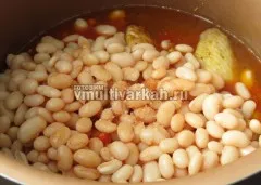 Пиле с боб в multivarka удовлетворяващо и вкусна храна за обяд, се готви в multivarka