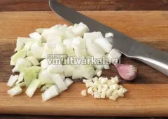 Пиле с боб в multivarka удовлетворяващо и вкусна храна за обяд, се готви в multivarka