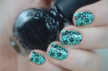 Stamping маникюр у дома