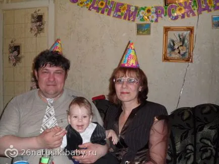 Нашата едногодишна възраст, локомотив от картон за една година, за плакат стихотворения за 1 година или една година или две плакати на своя