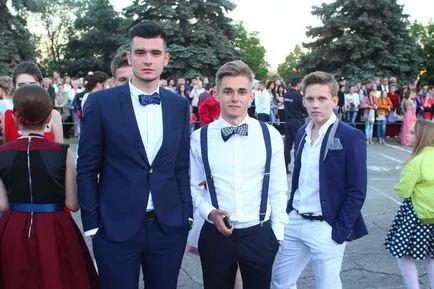 Дрехи на изхода за момчета 2017 снимка (изгорелите) Дрехи на изхода за момчета 2017 снимка