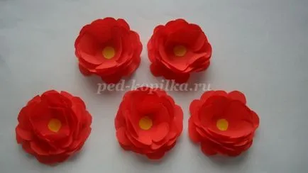 Virágok a papír ajándék anya saját kezűleg