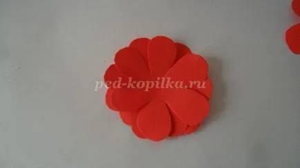 Virágok a papír ajándék anya saját kezűleg