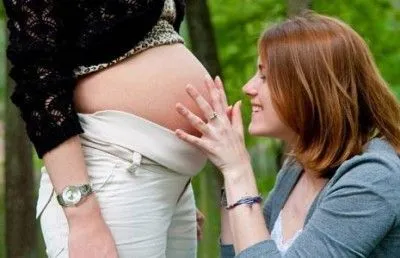 Защо не може да се пипне корема по време на бременност