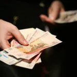 Процедурата за изплащане на заплатите - условията, условия, парични скъсване (месечно) Процедурата за изплащане на заплатите - за реда, условията, в брой скъсване