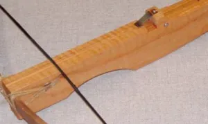Hogyan készítsünk egy számszeríjat származó csapok