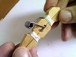 Hogyan készítsünk egy számszeríjat származó csapok