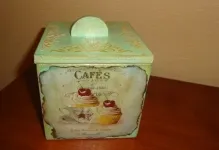 Decoupage képek a stílus Provence kezét és mesterkurzus, dobozok és locsolókannák, egy asztal és egy tálca, szalvéták