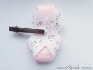 Гумени ленти за коса на своите ръце