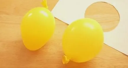 Лайка от топките с ръцете си