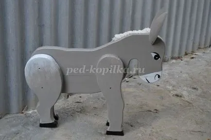 Garden скулптура от дърво с ръце
