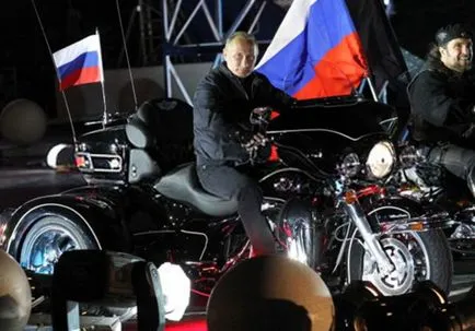 Българското знаме на покрива на една сватба конвой - това сега е такава мода