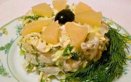 Салата с китайско зеле, пиле и ананас 