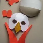 Készíts egy maszkot kakas kezük (saját) Készíts egy maszkot kakas a kezüket