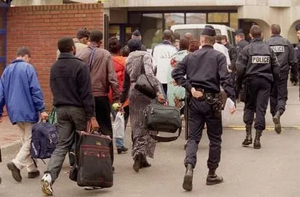 Deportálás - mi a kiutasítás a külföldiek (kitoloncolás deportálás deportálása külföldiek) Deportálás - mi a kiutasítás a külföldiek