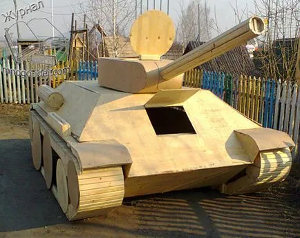 Játszótér saját kezűleg, traktor, helikopter, fegyver, gép fából