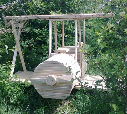 Játszótér saját kezűleg, traktor, helikopter, fegyver, gép fából