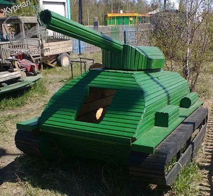 Játszótér saját kezűleg, traktor, helikopter, fegyver, gép fából