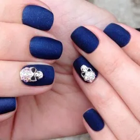 100 Blue маникюр снимка новости