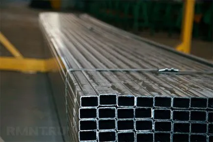 Greenhouse на профилната тръба и поликарбонат с ръцете си