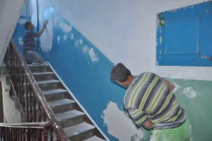 който включва поддръжка на жилищна сграда