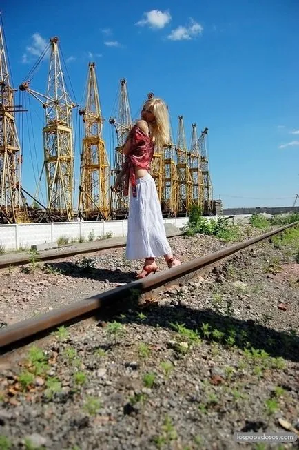 Интегрираната и външна светкавица (флаш) Вградена и външна светкавица