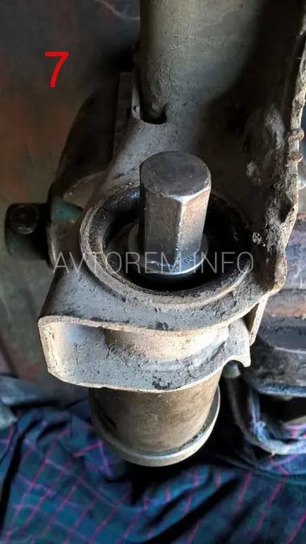 Смяна на втулките рамото предно окачване на автомобила Daewoo Lanos, Daewoo Nexia,