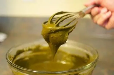 Безцветна къна лицето