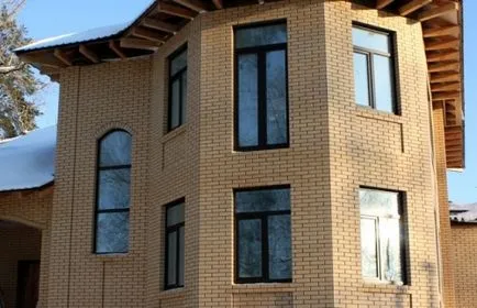 По-евтино, отколкото украсяват фасадата на къщата, сграда портал