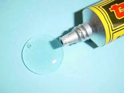 Супер лепило може да бъде разтворен