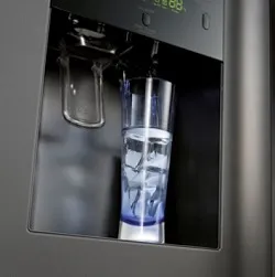 Кое е по-добре, самостоятелна машина за лед и хладилник с icemaker