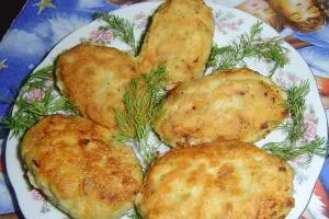 Етикет на масата, тъй като има риба и морски дарове