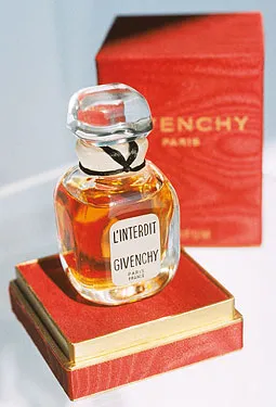 Оя марка Givenchy