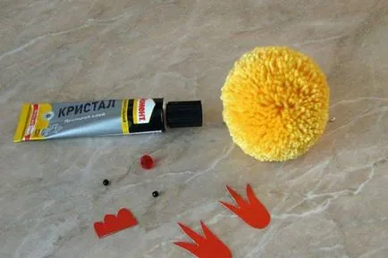 Как да шият играчка на помпони прежда с ръцете си (снимка)