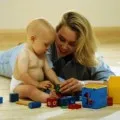 Когато (колко часа) бебетата започват да се види как той вижда бебето