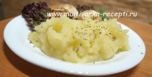 Картофи, задушени с пилешки сърца в multivarka