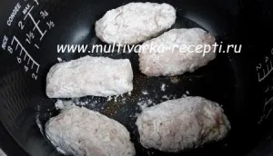 Картофи, задушени с пилешки сърца в multivarka