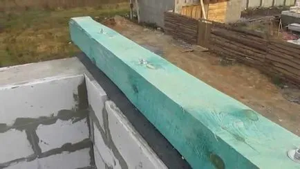 Покривът на гаража с ръцете си